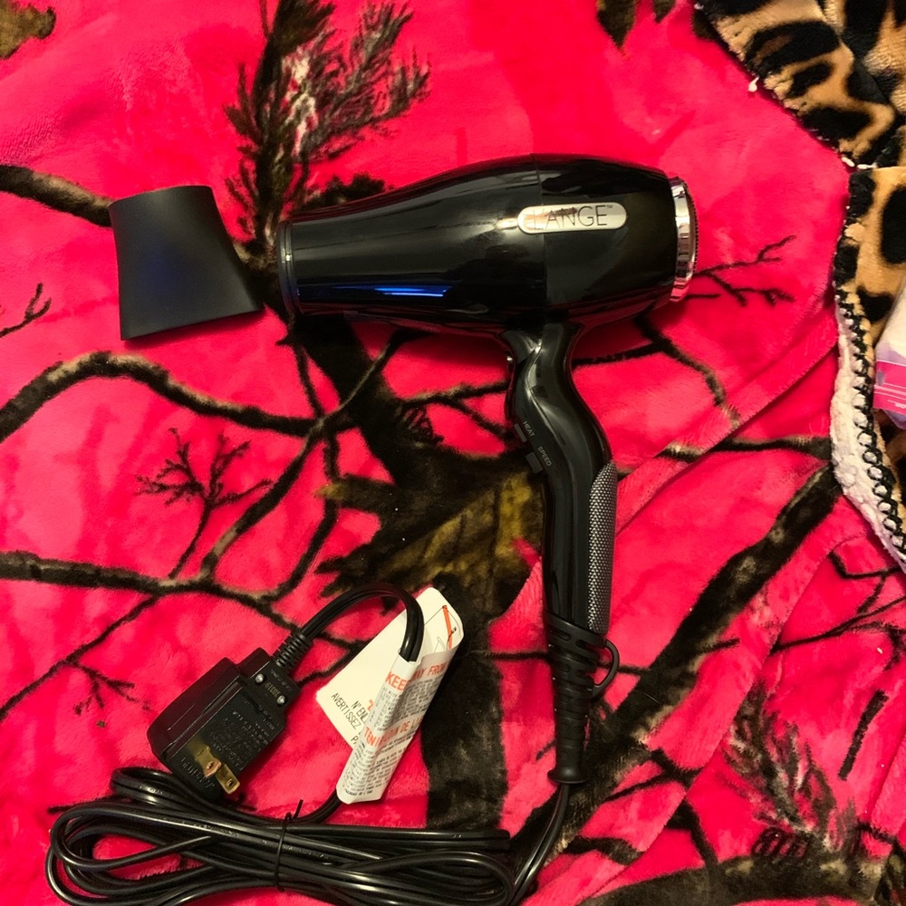 L’ange triomphe Blowdryer